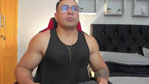 tyler_hank1 online show from March 2026 01:33:02 AM