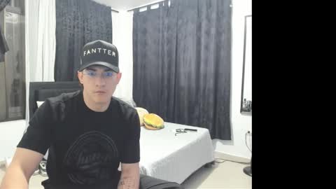 tyler_scotts2323 online show from December 2025 01:32:02 AM