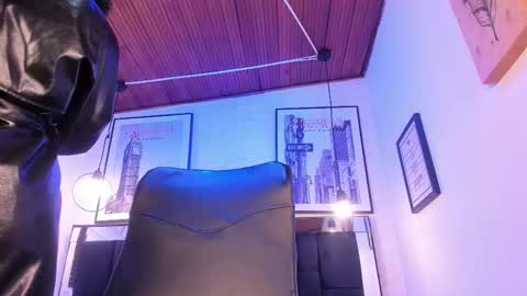 Snapshot of tylla_ chatting on October 2025 04:08:02 AM online show from October 2025 04:08:02 AM