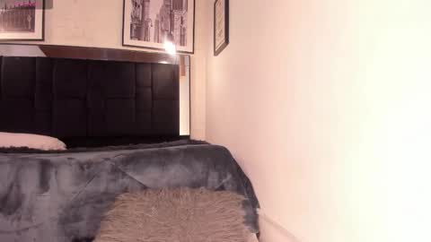 Snapshot of tylla_ chatting on November 2025 04:00:02 AM online show from November 2025 04:00:02 AM