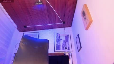 Snapshot of tylla_ chatting on November 2025 04:26:02 AM online show from November 2025 04:26:02 AM