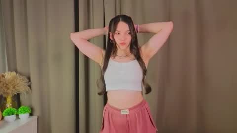 Snapshot of tyrasyversen chatting on November 2025 11:03:02 AM Emily online show from November 2025 11:03:02 AM