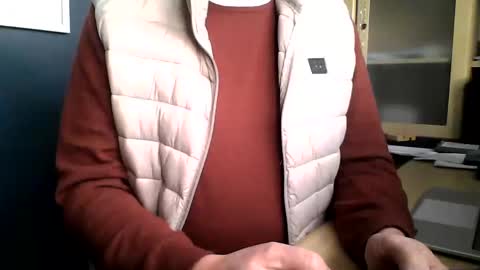 Snapshot of ukshowall chatting on March 2025 11:20:01 AM mark online show from March 2025 11:20:01 AM