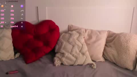 Una  online show from February 2025 11:23:02 AM