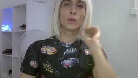 unadiosa online show from August 2026 11:01:01 AM
