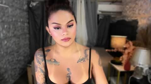 Lady tan online show from February 2025 12:22:01 PM