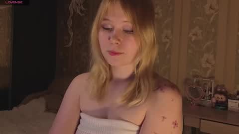 Snapshot of unburnedgirll chatting on December 2025 12:09:01 PM unburnedgirll online show from December 2025 12:09:01 PM