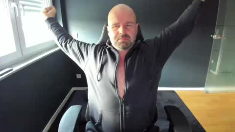 Snapshot of uncle_bear chatting on October 2025 09:44:01 AM Uncle Bear online show from October 2025 09:44:01 AM