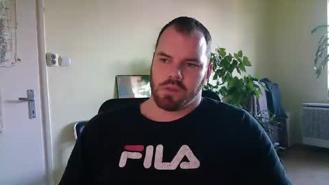 Snapshot of uncut_strong chatting on December 2024 02:05:02 PM Uncut Strong online show from December 2024 02:05:02 PM