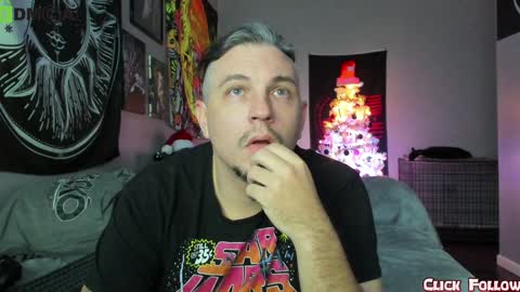 Snapshot of uncutstudxxx chatting on December 2024 08:33:02 AM UncutSTUDXXXManyvids online show from December 2024 08:33:02 AM