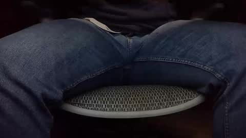 Under the desk online show from December 2025 09:42:02 PM