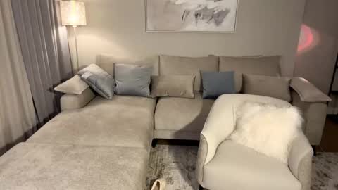 Dolly online show from April 2026 08:26:01 PM