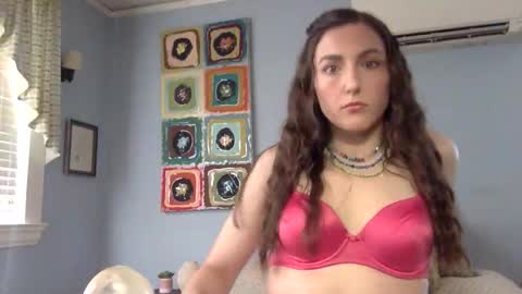 Lola Moonstone online show from October 2025 03:18:01 PM