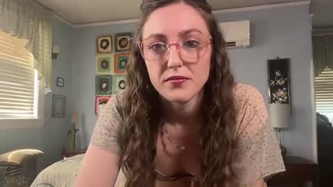 Lola Moonstone online show from June 2026 03:14:02 PM