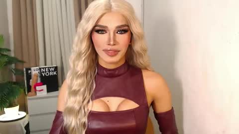 Snapshot of unique_taste69 chatting on November 2025 07:35:01 PM Miss Andrea online show from November 2025 07:35:01 PM