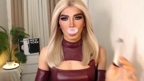 Snapshot of unique_taste69 chatting on November 2025 07:35:01 PM Miss Andrea online show from November 2025 07:35:01 PM