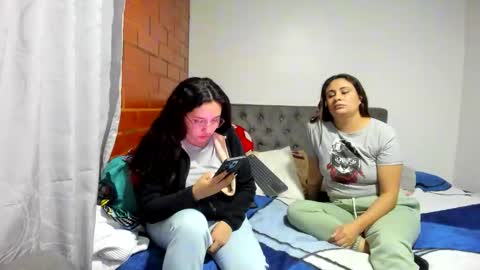 Kary and jhoa online show from December 2025 11:45:02 PM