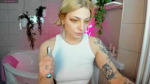 Snapshot of ur_charlie chatting on January 2026 12:15:02 AM Cute Elf Girls online show from January 2026 12:15:02 AM