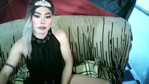 Snapshot of ur_dominatrix chatting on April 2026 06:07:01 PM MISS ANNA online show from April 2026 06:07:01 PM