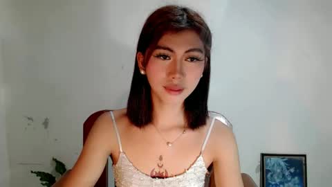 Snapshot of ur_extra_petite chatting on April 2026 11:30:02 AM online show from April 2026 11:30:02 AM