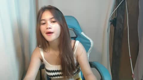 Snapshot of ur_prettyangel chatting on February 2026 01:02:02 AM ur_prettyangel online show from February 2026 01:02:02 AM