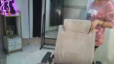 ur_sassyslutx online show from November 2025 01:11:01 PM