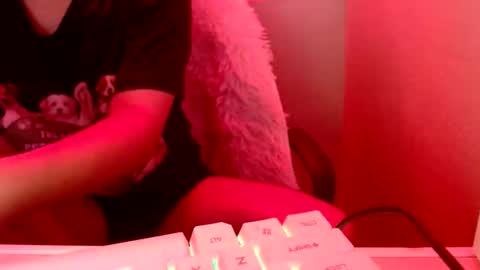 Snapshot of urasian_joy chatting on November 2025 09:20:01 PM urasian_joy online show from November 2025 09:20:01 PM