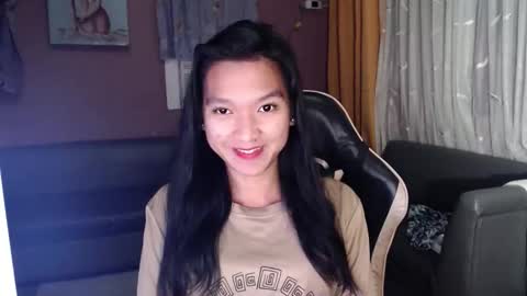 Snapshot of urasian_newra chatting on November 2025 08:08:01 PM NEWRA ALLISON online show from November 2025 08:08:01 PM