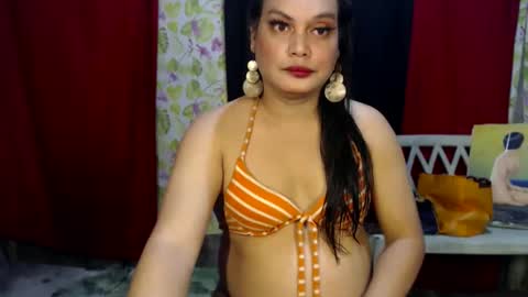 Snapshot of urasiandominaxx chatting on January 2026 06:39:02 AM Diane online show from January 2026 06:39:02 AM