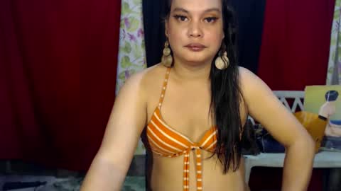 Snapshot of urasiandominaxx chatting on January 2026 07:21:01 AM Diane online show from January 2026 07:21:01 AM