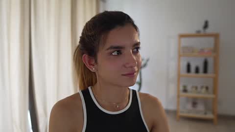 Linda Restrepo online show from December 2024 05:43:01 PM