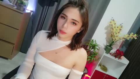 Snapshot of urfave_bbgirl chatting on May 2026 12:32:02 PM urfave_bbgirl online show from May 2026 12:32:02 PM