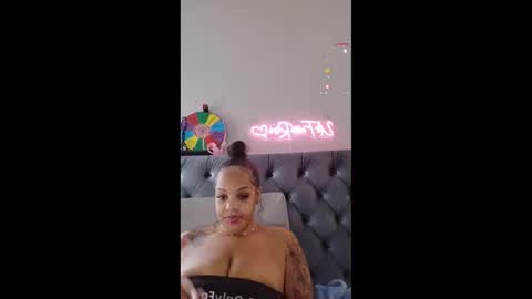 urfaveriri online show from November 2025 05:23:01 PM