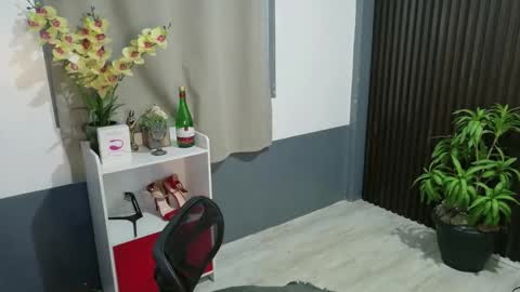 Snapshot of urfavouriteaddiction chatting on January 2026 11:51:01 PM Rianne online show from January 2026 11:51:01 PM