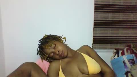 Snapshot of urflirtydoll chatting on October 2025 04:33:01 AM urflirtydoll online show from October 2025 04:33:01 AM