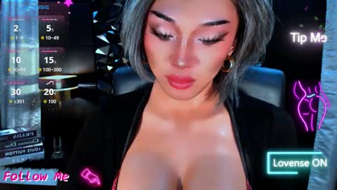 Snapshot of urgoddess_bella chatting on September 2025 09:00:01 AM My bella 3 online show from September 2025 09:00:01 AM