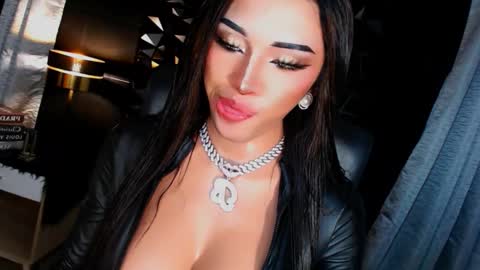 Snapshot of urgoddess_bella chatting on October 2025 09:07:01 AM My bella 3 online show from October 2025 09:07:01 AM