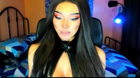 Snapshot of urgoddess_bella chatting on November 2025 02:12:01 AM My bella 3 online show from November 2025 02:12:01 AM