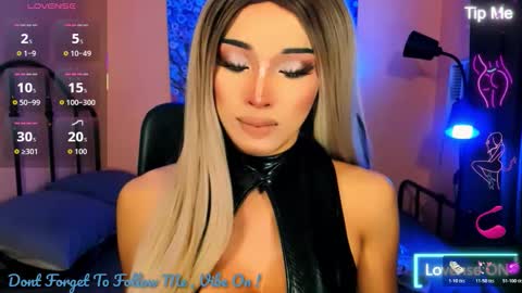 Snapshot of urgoddess_bella chatting on December 2025 01:55:02 AM My bella 3 online show from December 2025 01:55:02 AM