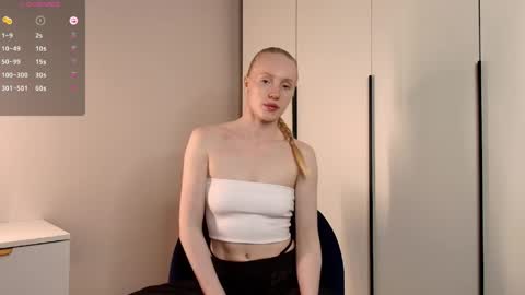Snapshot of uriyani chatting on April 2026 04:43:02 PM ElizabethLizy online show from April 2026 04:43:02 PM