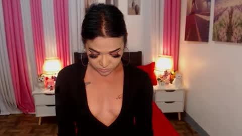 Snapshot of urlegendarysex chatting on February 2025 01:30:02 PM Queen Nicole online show from February 2025 01:30:02 PM