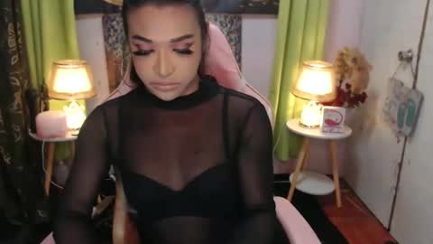 Snapshot of urlegendarysex chatting on February 2025 09:03:01 AM Queen Nicole online show from February 2025 09:03:01 AM