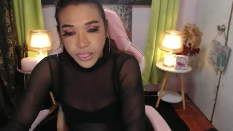 Snapshot of urlegendarysex chatting on February 2025 12:16:02 PM Queen Nicole online show from February 2025 12:16:02 PM