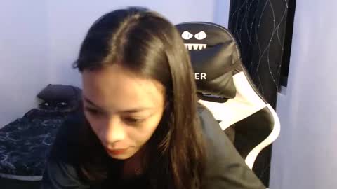 Snapshot of urlovely_yang03 chatting on November 2025 05:00:02 PM juliana online show from November 2025 05:00:02 PM