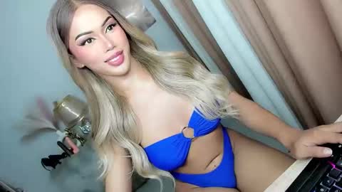 Snapshot of urlovelyangelts chatting on October 2025 04:42:02 PM ANGEL online show from October 2025 04:42:02 PM