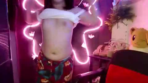 Pia online show from November 2025 11:47:02 PM