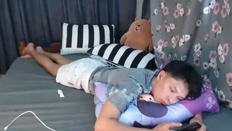 Snapshot of urpinoyasianx chatting on November 2025 02:33:01 AM Mel online show from November 2025 02:33:01 AM