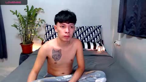 Snapshot of urpinoyasianx chatting on November 2025 04:40:01 PM Mel online show from November 2025 04:40:01 PM