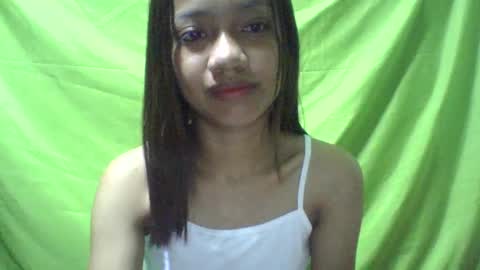 Snapshot of ursexydoll18 chatting on January 2025 11:43:01 PM Darlyn room online show from January 2025 11:43:01 PM