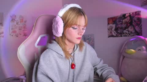 uryukim_ online show from December 2024 09:33:01 AM